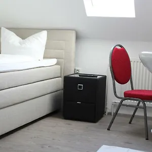 Gastehaus Hubertushof - 24h Check-in Gæstehus Hausen (Wuerzburg)